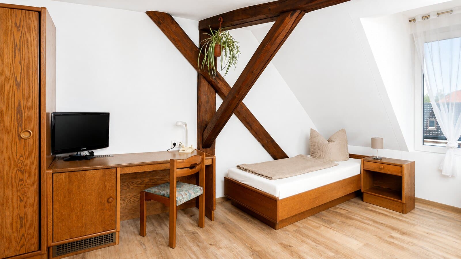 Helles Einzelzimmer im Dachgeschoss der Gasthof & Pension Frankenthal